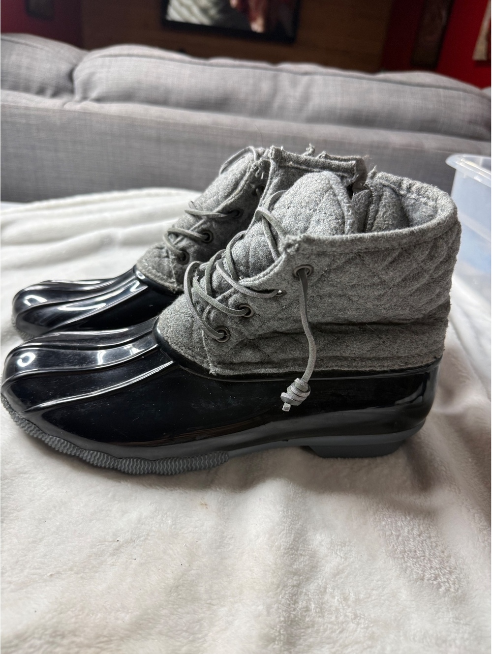 Seven7 Women's Size 9 Quilted Gray Wool and Black Rubber Winter Duck Boots